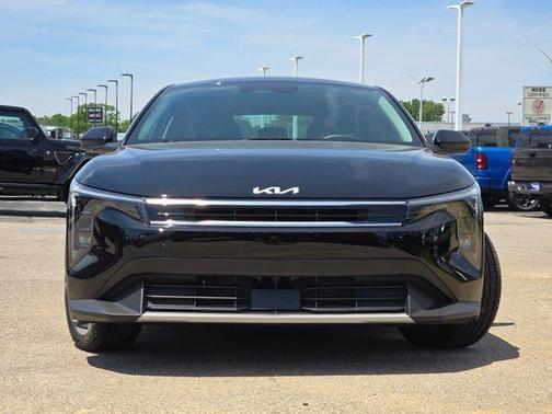 Aurora Black Pearl 2026 Kia K4 EX