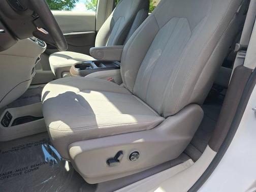 Bright White Clearcoat 2020 Chrysler Pacifica Touring