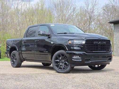 Diamond Black Crystal Pearlcoat 2026 RAM 1500 Laramie