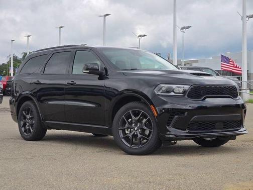 DB Black Crystal Clearcoat 2026 Dodge Durango GT Premium HEMI V8