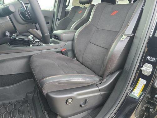 DB Black Crystal Clearcoat 2026 Dodge Durango GT Premium HEMI V8