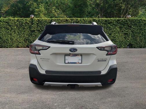 Crystal White Pearl 2024 Subaru Outback Touring XT