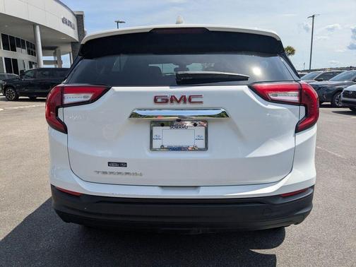 Summit White 2024 GMC Terrain SLE