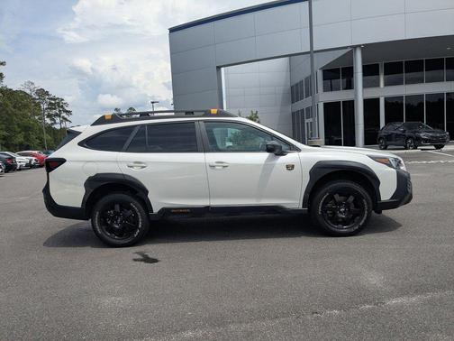 Crystal White Pearl 2024 Subaru Outback Wilderness