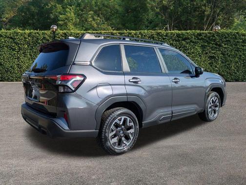 Magnetite Gray Metallic 2026 Subaru Forester Premium