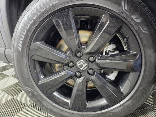 Modern Steel Metallic 2025 Honda Pilot