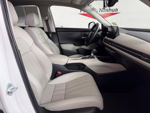 Platinum White Pearl 2025 Honda HR-V