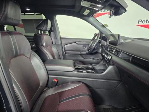 Crystal Black Pearl 2025 Honda Pilot