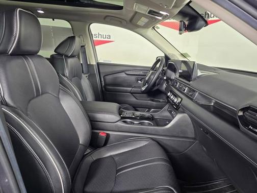 Modern Steel Metallic 2025 Honda Pilot