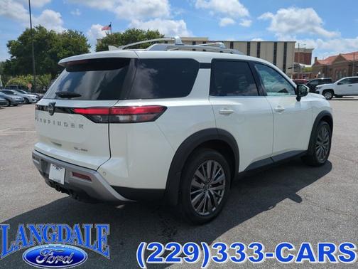 2024 Nissan Pathfinder SL