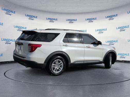 White Metallic 2022 Ford Explorer XLT