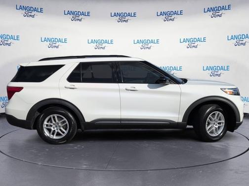 White Metallic 2022 Ford Explorer XLT