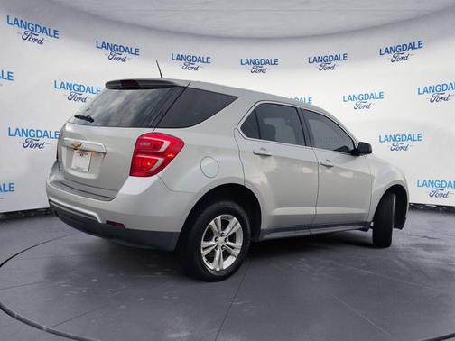 Silver Ice Metallic 2017 Chevrolet Equinox LS
