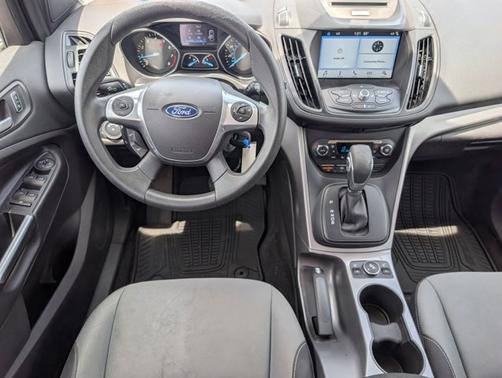 Ruby Red Metallic 2016 Ford Escape SE