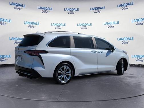 2022 Toyota Sienna Platinum