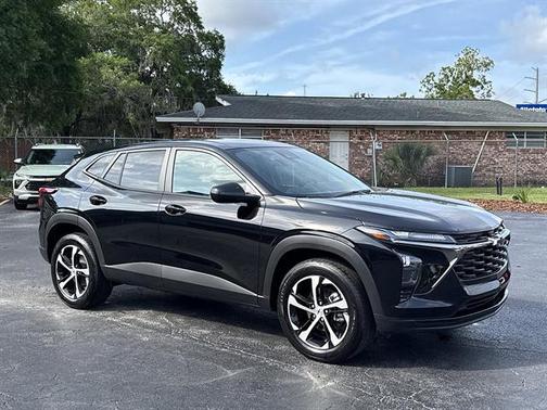 Mosaic Black Metallic 2026 Chevrolet Trax FWD 1RS