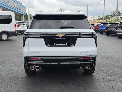 Polar White Tricoat 2026 Chevrolet Traverse High Country