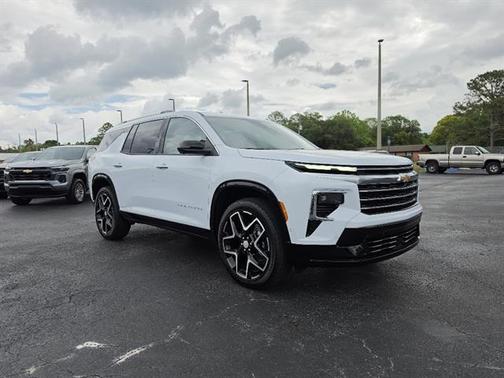 Polar White Tricoat 2026 Chevrolet Traverse High Country