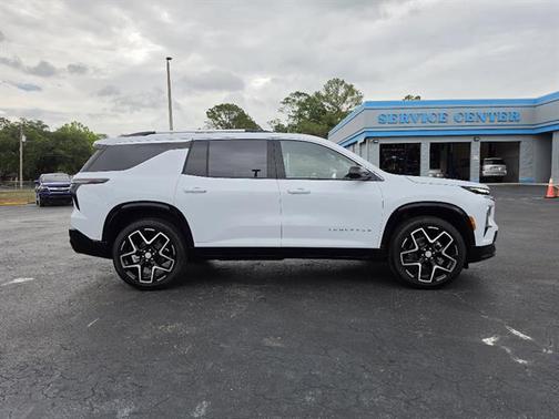 Polar White Tricoat 2026 Chevrolet Traverse High Country