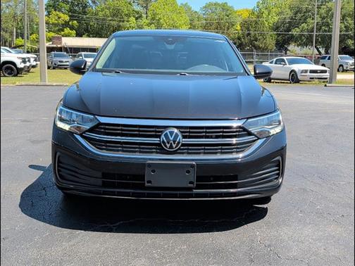 Deep Black Pearl 2022 Volkswagen Jetta 1.5T SE