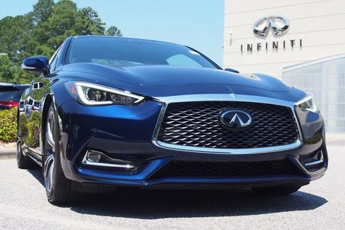 2022 INFINITI Q60 LUXE