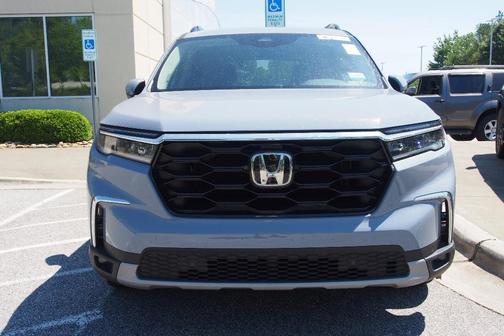 Gray 2025 Honda Pilot Touring