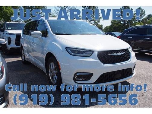 Bright White Clearcoat 2022 Chrysler Pacifica Touring-L