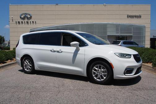 Bright White Clearcoat 2022 Chrysler Pacifica Touring-L