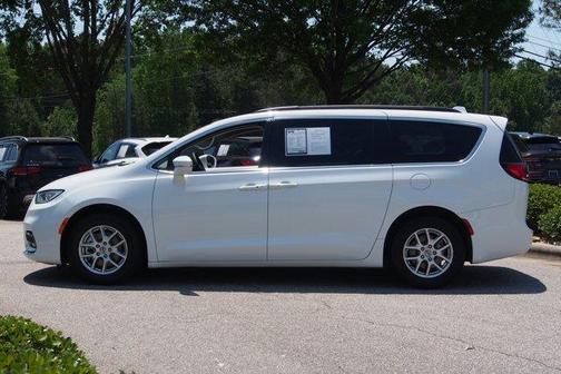 Bright White Clearcoat 2022 Chrysler Pacifica Touring-L