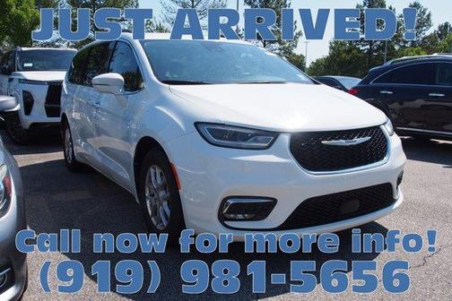 Bright White Clearcoat 2022 Chrysler Pacifica Touring-L