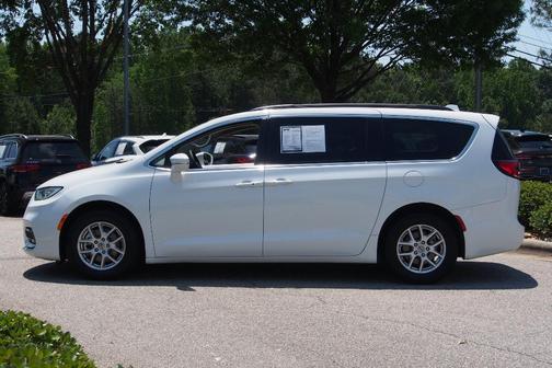 Bright White Clearcoat 2022 Chrysler Pacifica Touring-L