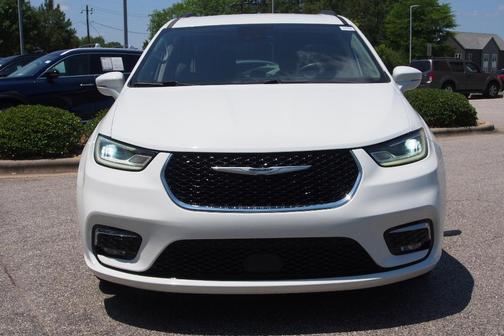 Bright White Clearcoat 2022 Chrysler Pacifica Touring-L