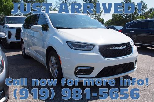Bright White Clearcoat 2022 Chrysler Pacifica Touring-L
