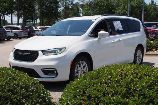 Bright White Clearcoat 2022 Chrysler Pacifica Touring-L