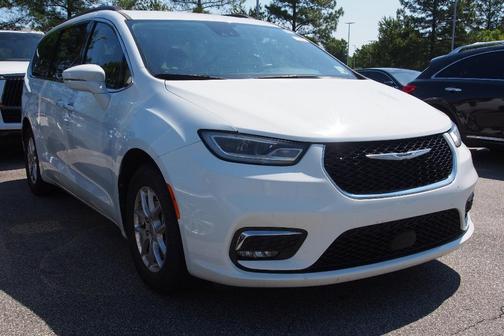 Bright White Clearcoat 2022 Chrysler Pacifica Touring-L