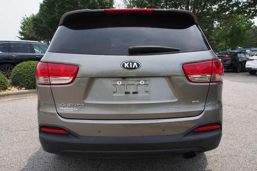 Titanium Silver 2017 Kia Sorento LX