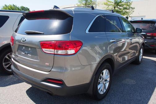 Titanium Silver 2017 Kia Sorento LX
