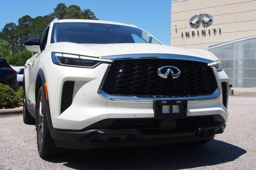 Majestic White 2023 INFINITI QX60 Luxe
