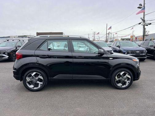 2023 Hyundai VENUE SEL