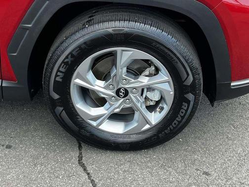 Red 2024 Hyundai TUCSON SE