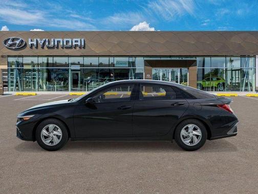 Black 2026 Hyundai ELANTRA SE