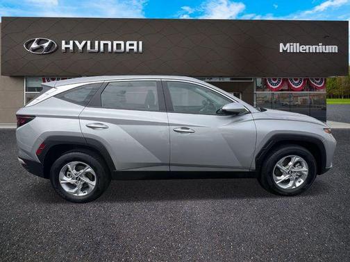 Shimmering Silver 2024 Hyundai TUCSON SE