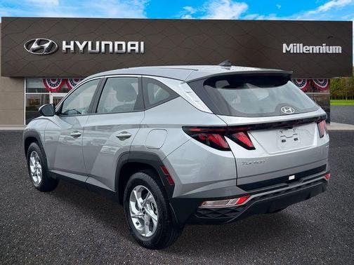Shimmering Silver 2024 Hyundai TUCSON SE