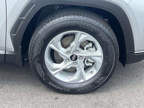 Shimmering Silver 2024 Hyundai TUCSON SE