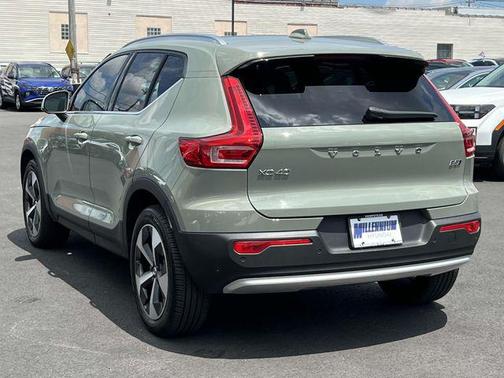 2023 Volvo XC40 B5 Plus Bright Theme