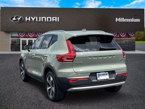2023 Volvo XC40 B5 Plus Bright Theme