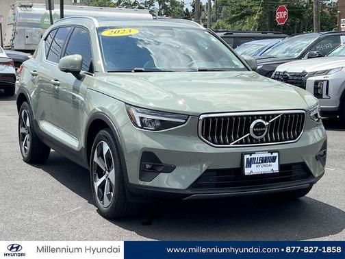 2023 Volvo XC40 B5 Plus Bright Theme
