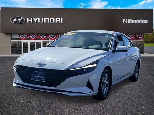 2022 Hyundai ELANTRA SE