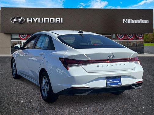 2022 Hyundai ELANTRA SE