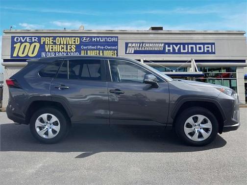 2022 Toyota RAV4 LE